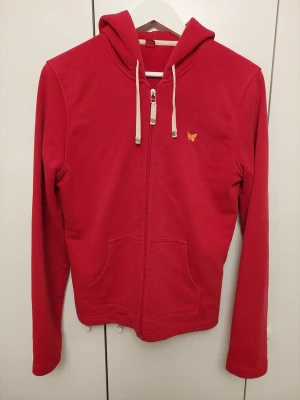 Esprit zip hoodie - Esprit zip hoodie i stl.XL (liten) med fina detaljer.