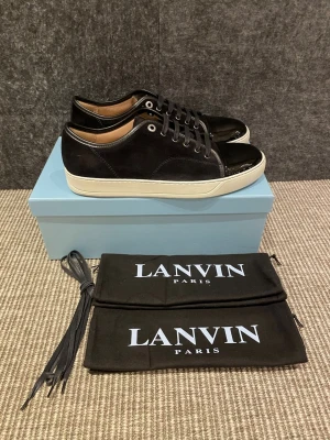 Lanvin skor(nya) - Hej, säljer nu dessa svin snygga lanvin skor. Skorna är i nytt skick! Begränsat antal boxar och dustbag. Hör av dig vid frågor. 