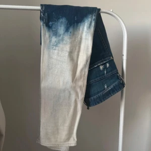 Dsquared2 Jeans  - Dsquared2 jeans, Storlek 50 men passar även 48. Använda men fortfarande i bra skick. Äkta.