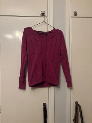 Rosa tröja - Jättegullig rosa-lila stickad tröja från Abacus i storlek 36, men passar xxs-m. Priset går att diskutera och jag kan gärna mötas upp i stockholm☺️