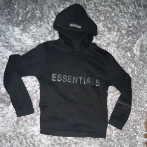 Essentials hoddie  - Svart essentials hoddie