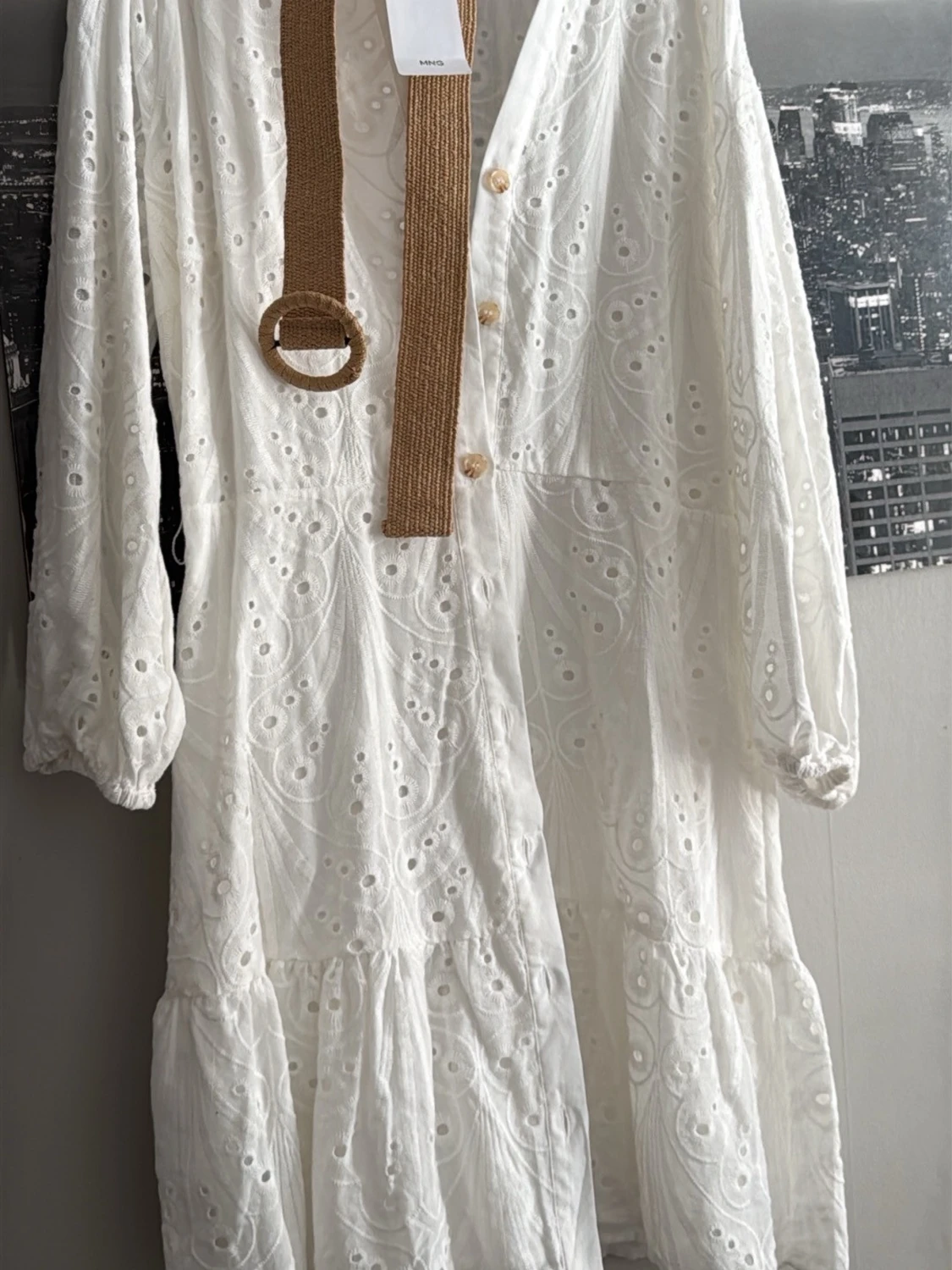 Vit broderad långklänning Mango