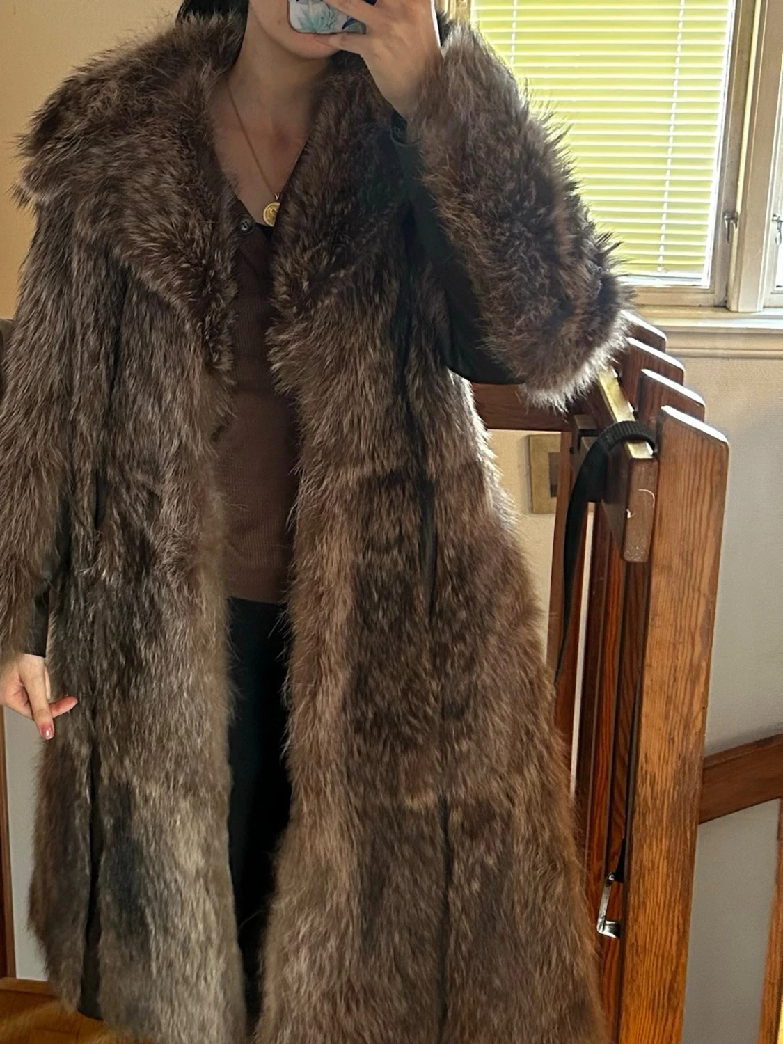 Lång brun pälsjacka med bred krage - 1