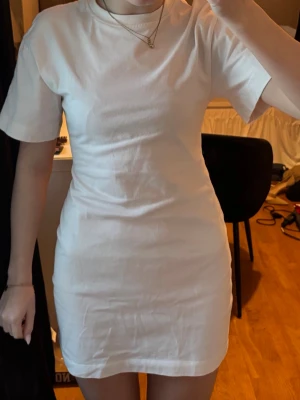 T shirt klänning - T shirt klänning från HM i storlek xs, använd 2 gånger