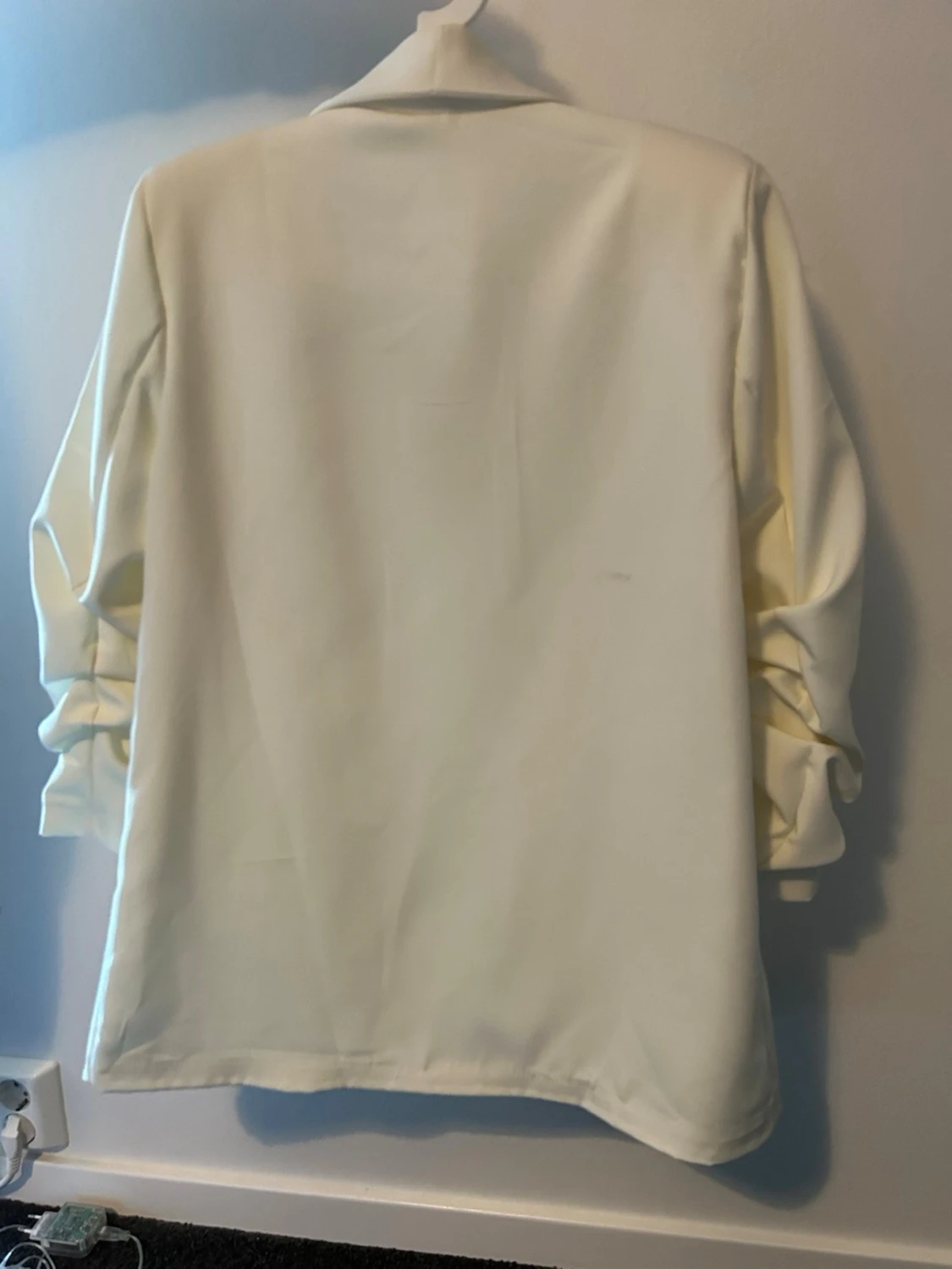 Vit kavaj med fickor från Collection - 1