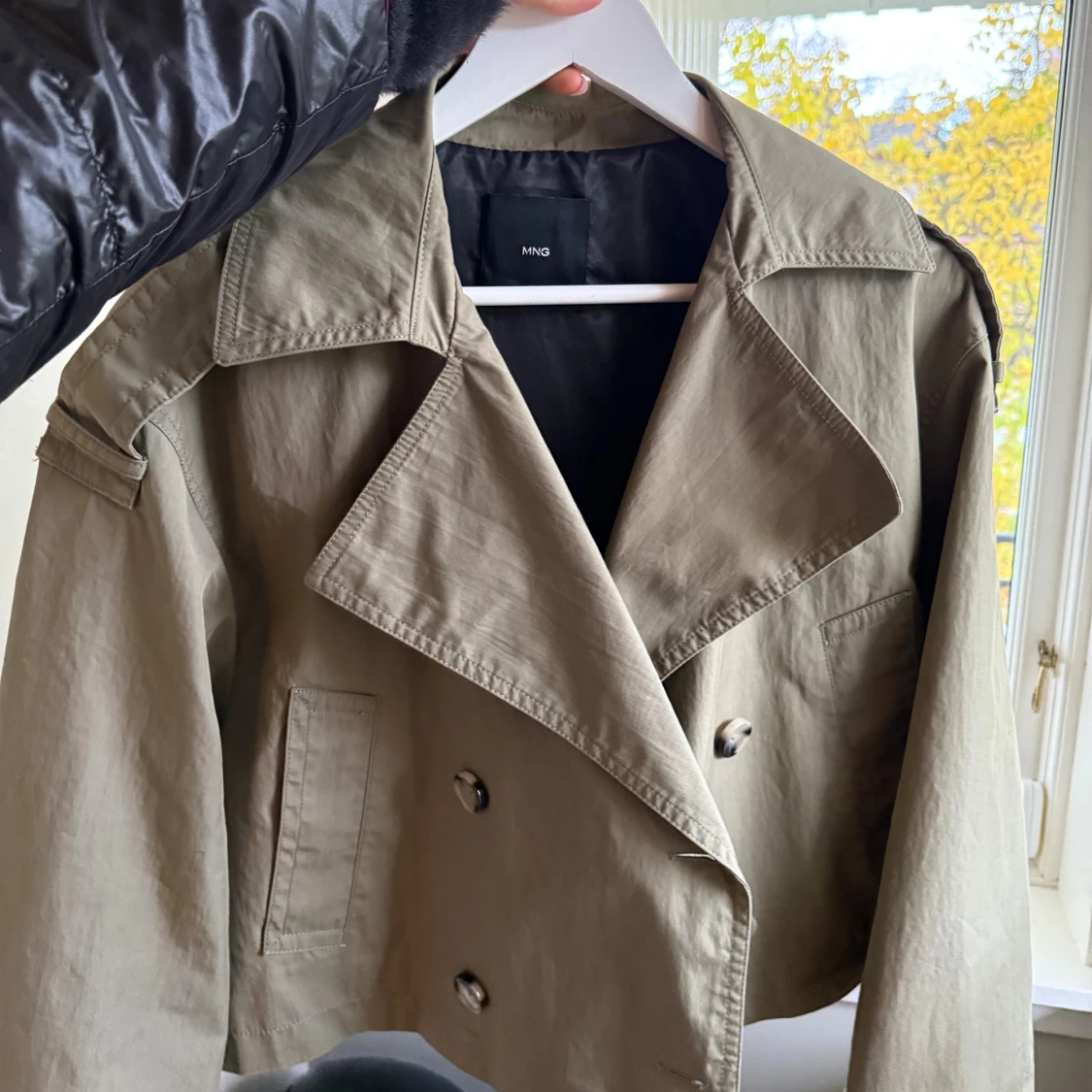 Grön trenchcoat från Mango - 2