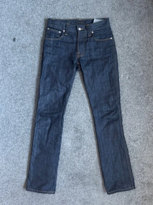 Raw Nudie Jeans - Tja säljer nu ett par nästintill helt nya Nudie jeans i modellen slim Jim i storlek 28/32. Pris är ej hugget i sten, hör av er i dm vid funderingar 🙌