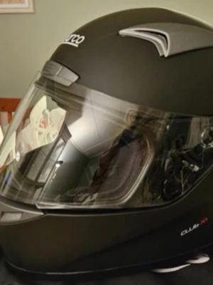 Hjälm - Sparco gokart hjälm, använd 2 gånger. Nästan inga tecken på användning. Alltid använd med balaklava och aldrig i regn. 57-58cm, säljer då den är för stor för mig. Köpt på Radne för 1399. 