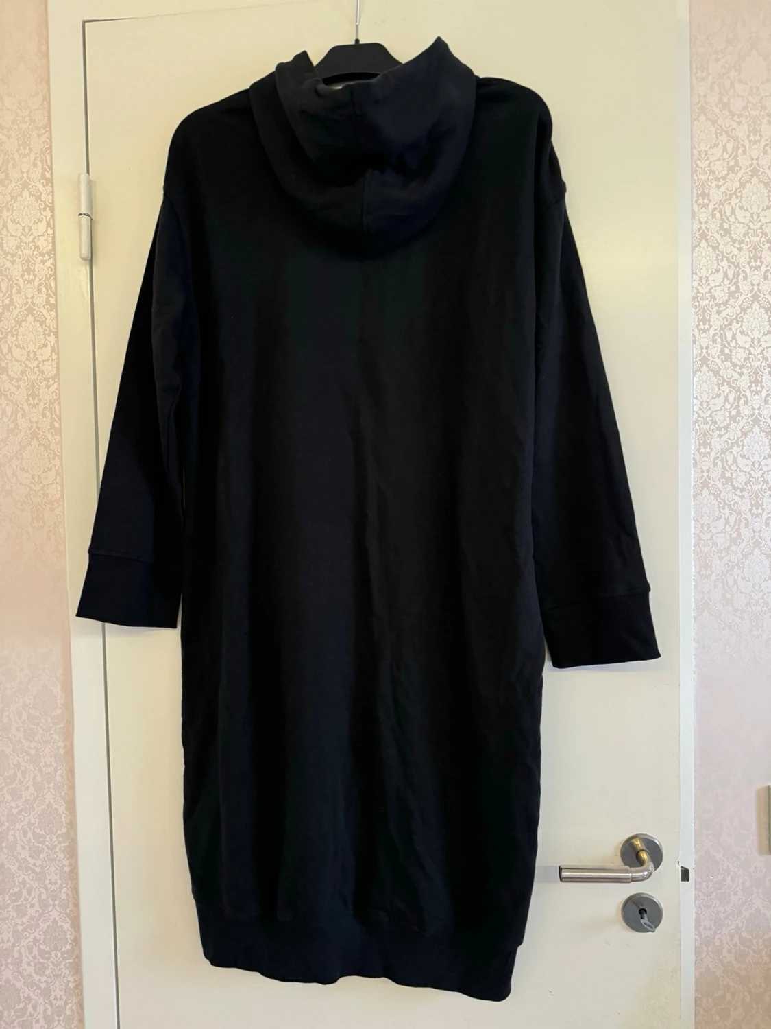 Storlek S Svart hoodie-klänning / lång hoodie – oversize passform och stilren från Lager 157 - 3