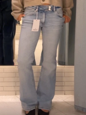 Snygga jeans från Pull and Bear - Säljer dessa jätte snygga jeans från Pull and Bear. Säljer de eftersom jag har ett par väldigt lika. Skriv privat för fler frågor!! Endast använda några gånger 