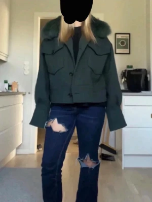 Grön meotine kappa - Säljer min älskade meotine kappa nu då den tyvärr inte kommer till användning längre Storlek M/L pris kan diskuteras 