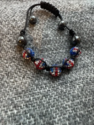 Armband  - Armband med pärlor på 