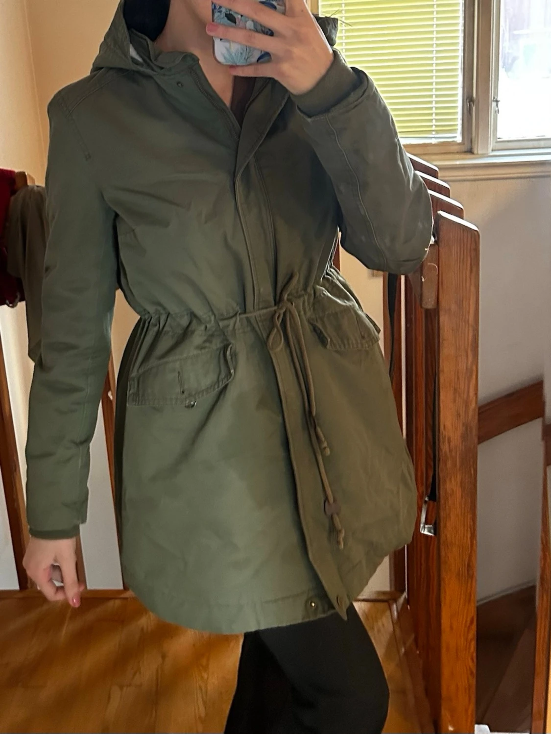 Olivgrön parkasjacka med snörning - 1