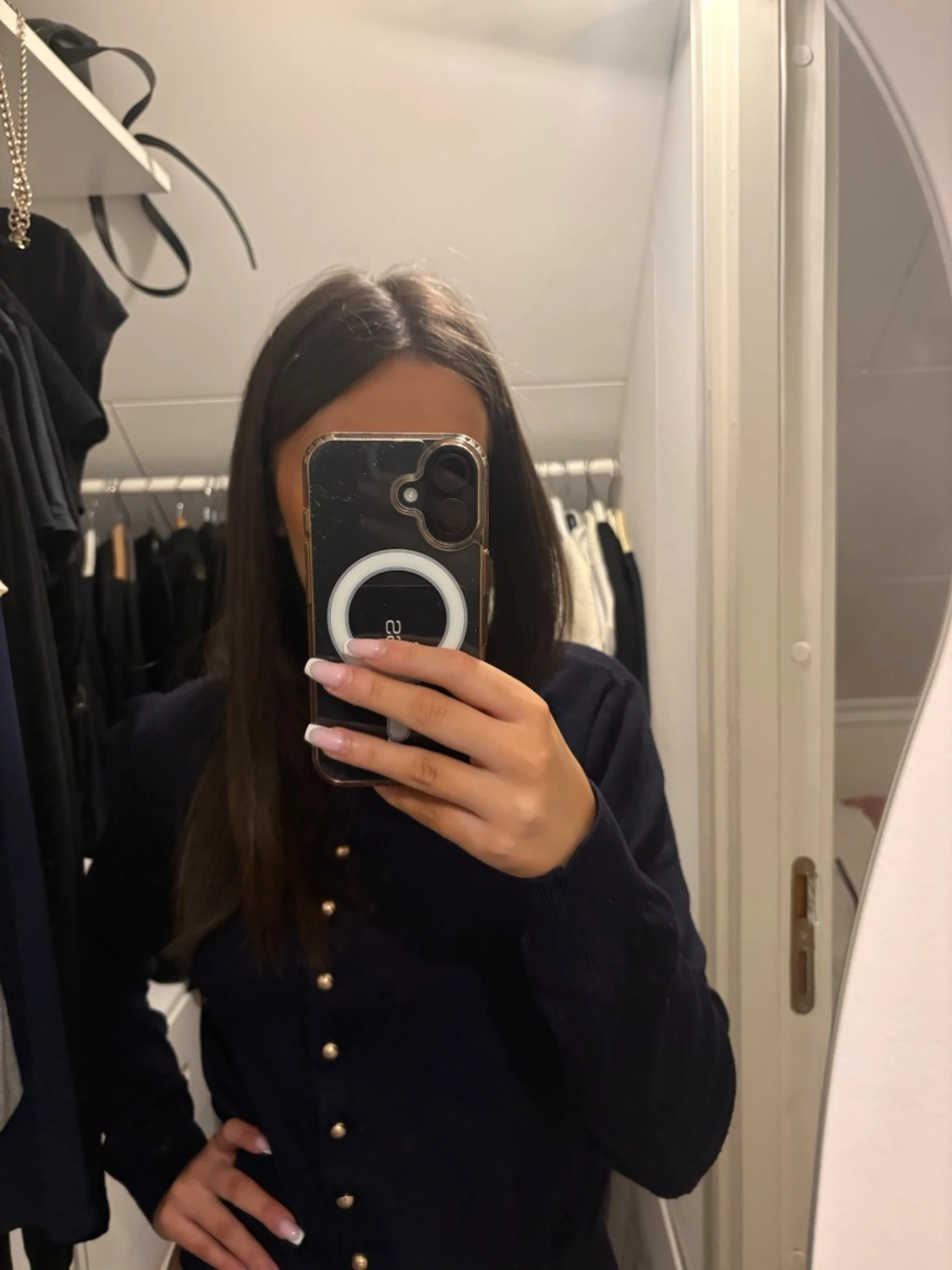 Mörkblå kofta med guldknappar - 1