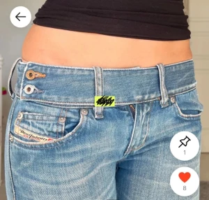 Diesel blå bootcut jeans låg midja - Snygga blå jeans från Diesel med låg midja och bootcut. Midjemått: 34 cm över, innerbenslängd: 79 cm. 