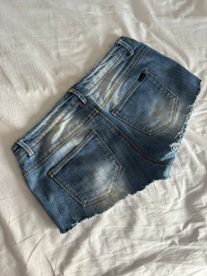 Blå jeansshorts  - Ett par jeansshorts ifrån Only! Jätte snygga🥹🥹W30! 