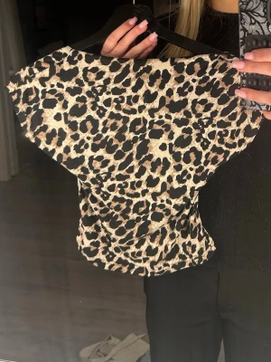Rygglös leopard tröja - Superfin tröja, använder ej!