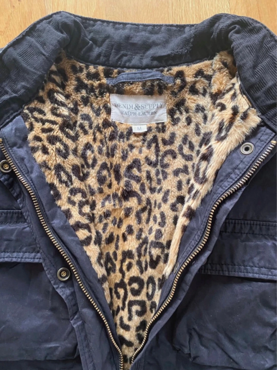 Mörkblå parkajacka med leopardfoder - 4