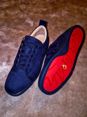 Blue red bottoms - Red bottoms. Ask if you have questions or want to negotiate about the price. Also fits 42 size.