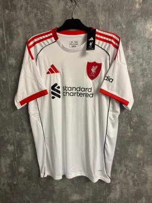 Liverpool vit fotbollströja - 2XL - Helt ny storlek 2XL
