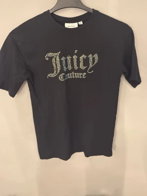 Svart tröja -  Nytt skick, Använd en till två gånger