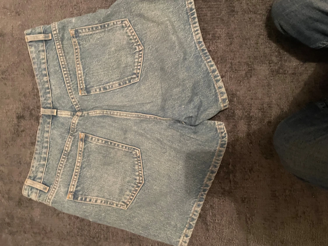 Ljusblå jeansshorts från Zara - 1