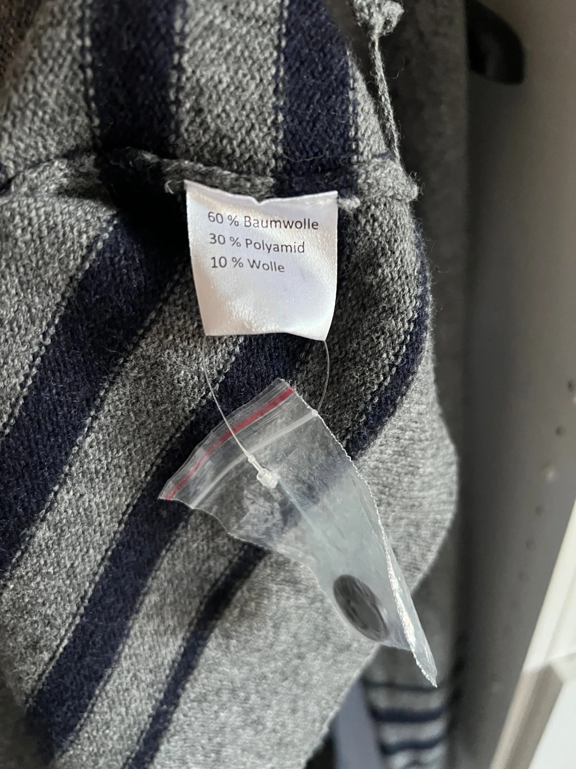 Grå kofta med marinblå ränder - 3