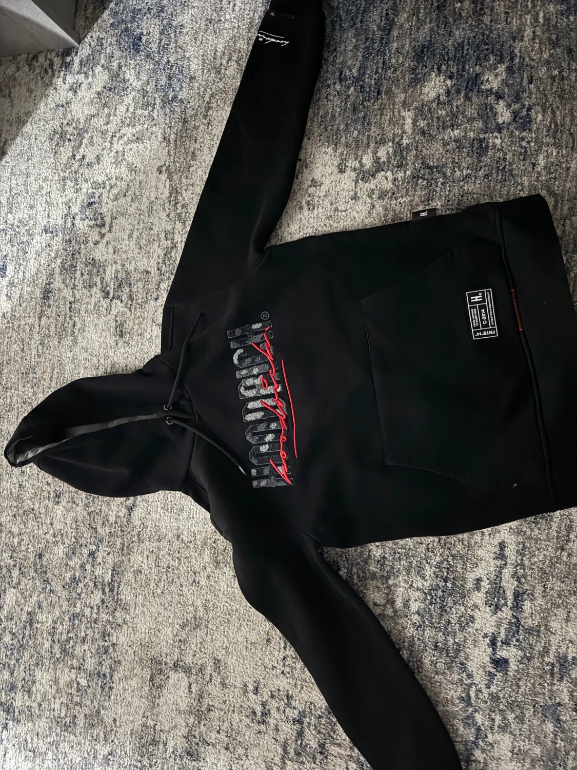 Svart hoodie från Hoodrich XS