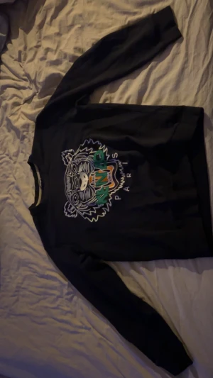 Svart Kenzo sweatshirt med tiger - Mörkblå tröja från kenzo bra skick!