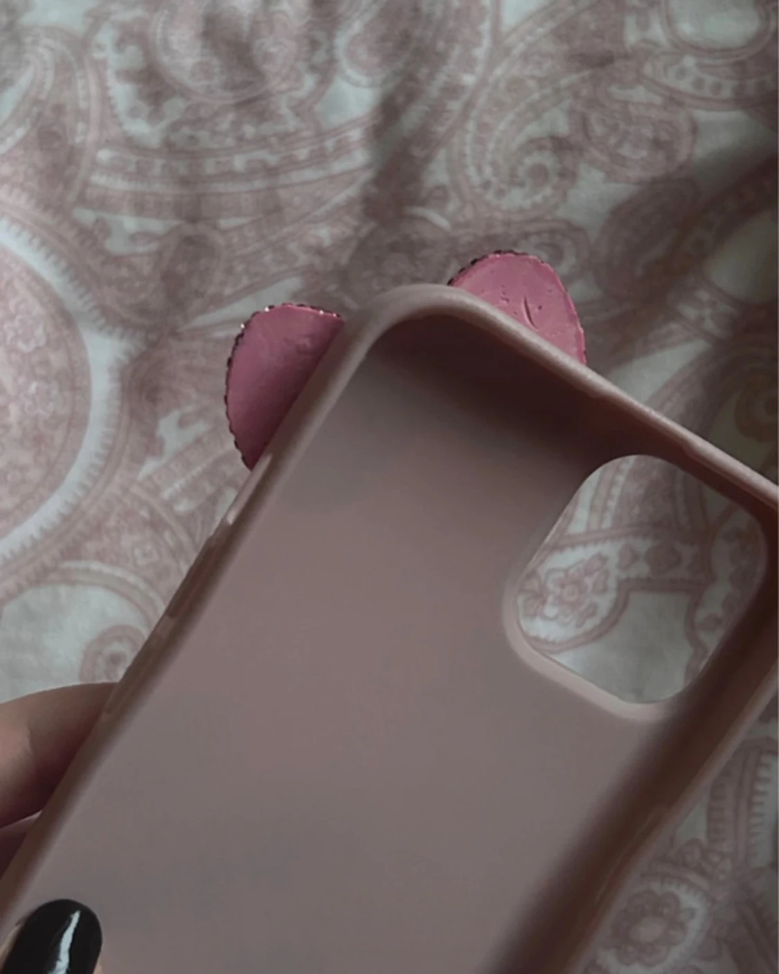 Rosa mobilskal med glitterrosett iPhone 14 - 2