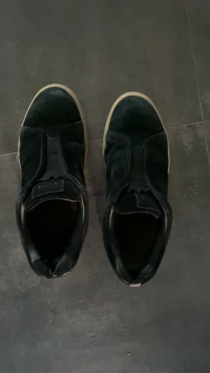 Eytys  - Eytys, dom har sina skavanker därav priset. Nypris runt 2000, bara att höra av sig vid frågor och funderingar!