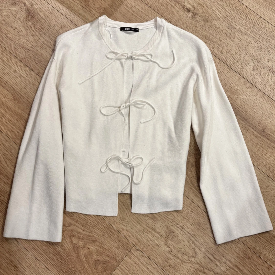 Vit kofta Gina Tricot
