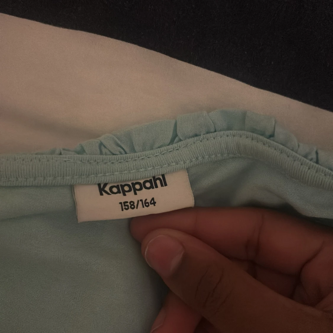 Ljusblå oneshoulder topp från Kappahl - 1