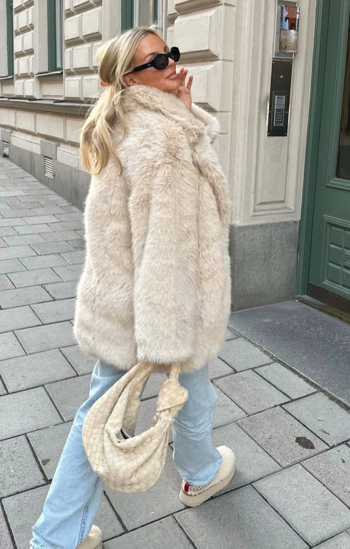 Beige fluffig pälsjacka - 1