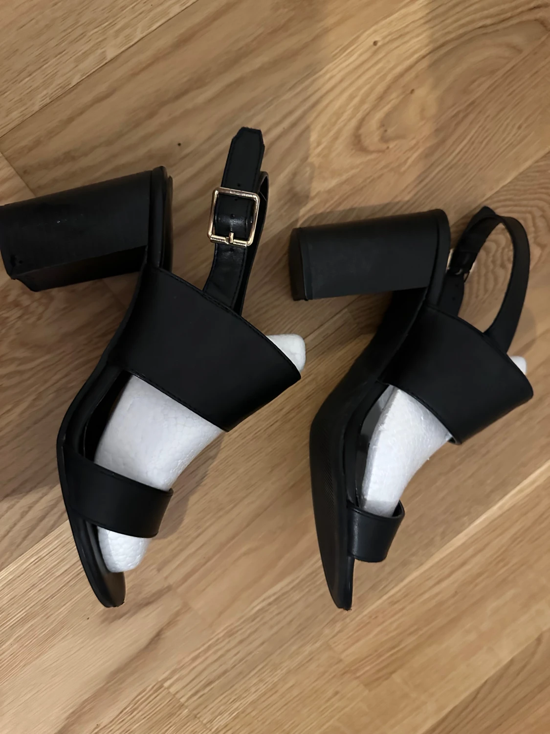 Svarta sandaler med klack från XIT - 2