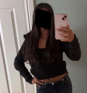 GinaTricot Fur Hoodie - En jätte fin svart Fur Hoodie från GinaTricot!🌸jätte bra skick använd 1 gång!🩷säljer pga att jag inte använder den💞