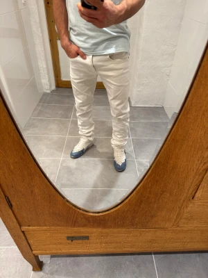 Replay jeans  - Ett par snygga byxor från replay i storlek W33 L34 i modellen Anbbas 