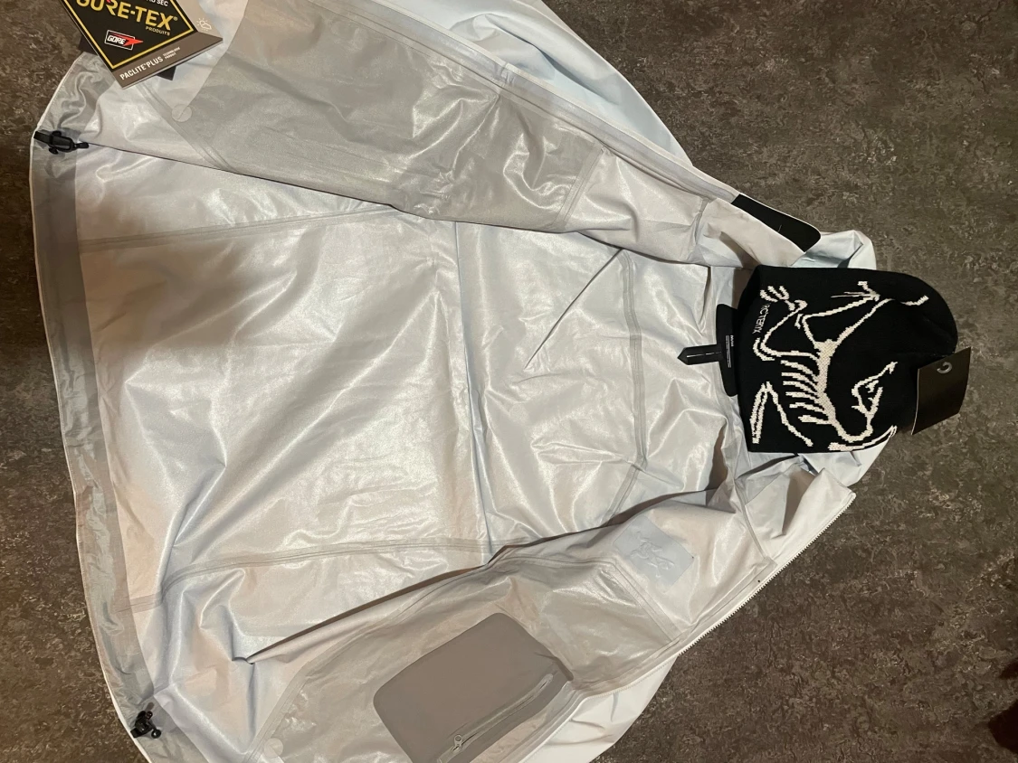 Arcteryx jacka och mössa - 4