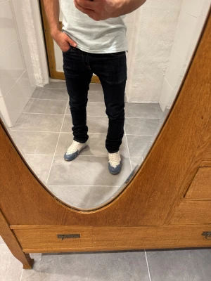 Nudie jeans  - Ett par snygga byxor från nudie i storlek W29 L32 i modellen trub tom