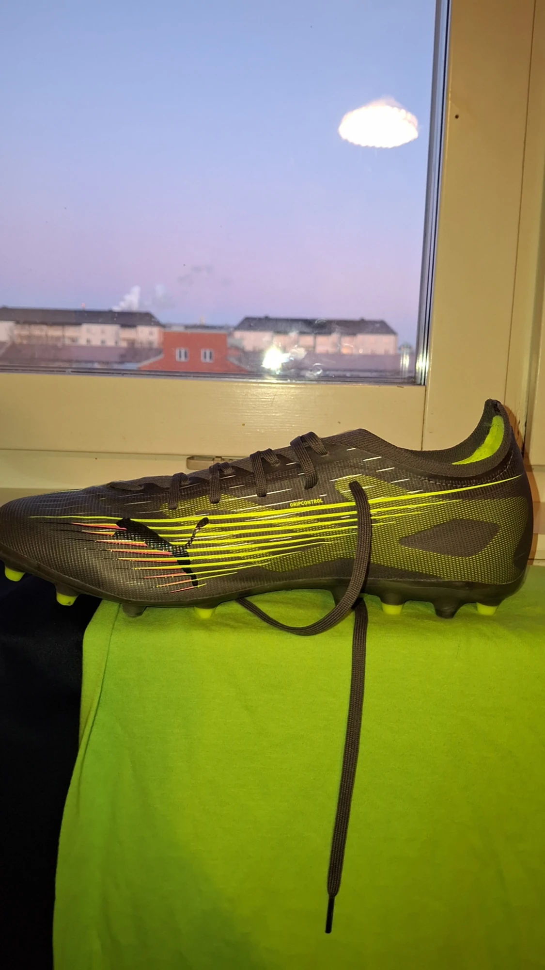 Puma Ultra svarta och neon fotbollsskor - 3