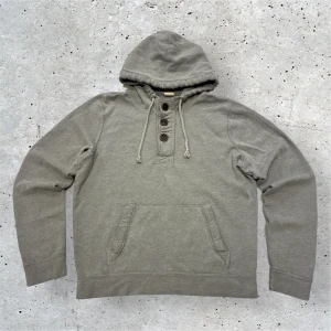 Hollister Hoodie - Trendig och sällsynt Hollister Hoodie | Vintage modell | Skick 9/10 | Inga defekter | Färgen Grå | Storlek M | Hör av er för mer information/bilder!