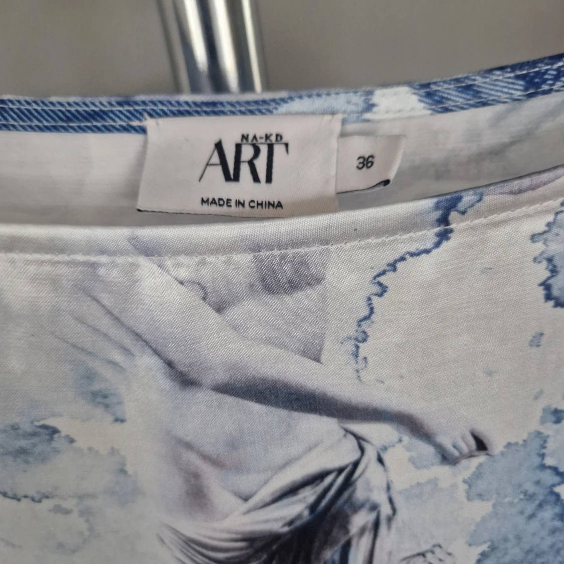 Blåvit långklänning från NA-KD - 3