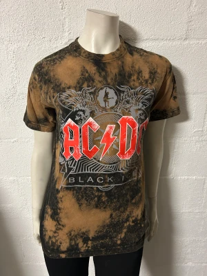 T-shirt ACDC S - Helt ny T-shirt med ACDC. Storlek S. 