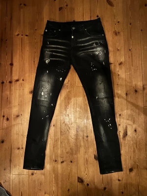 Horspist jeans - Säljer dessa jeans från det franska märket Horspist Paris. Inte använda särskilt mycket, passformen är slim, väldigt stretchiga och sköna! Storlek 31. Nypris mellan 1500-2000kr