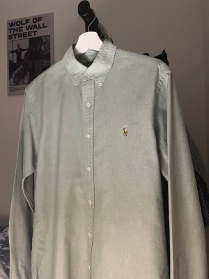 Mintgrön vintage Ralph Lauren Skjorta  - Schyst Mintgrön Ralph Lauren skjorta i storlek M