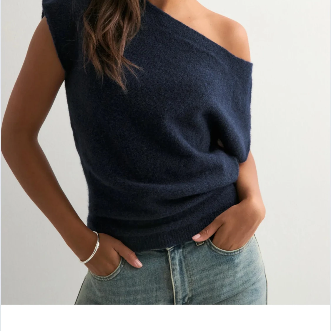 Mörkblå stickad offshoulder topp - 1