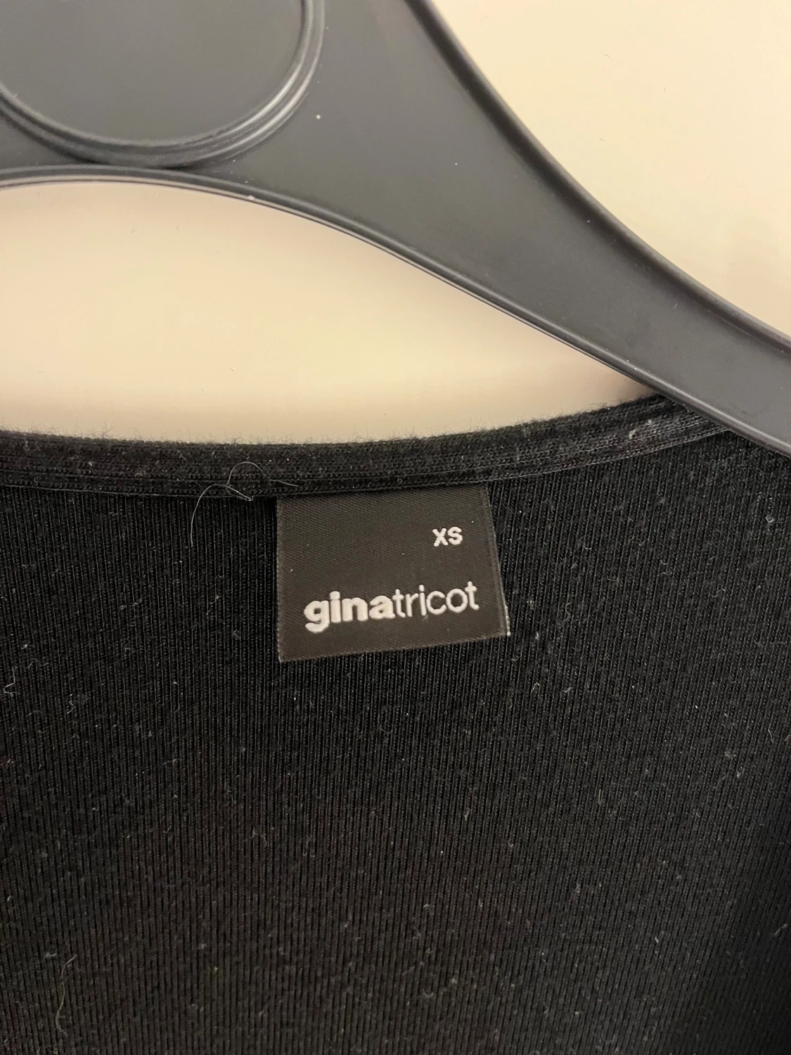 Svart omlottopp från Gina Tricot  - 3