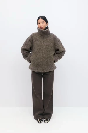 Teddyjacka gina tricot - Använd ca 2 gånger men säljer pga för stor för mig. ordinarie pris 499 kr