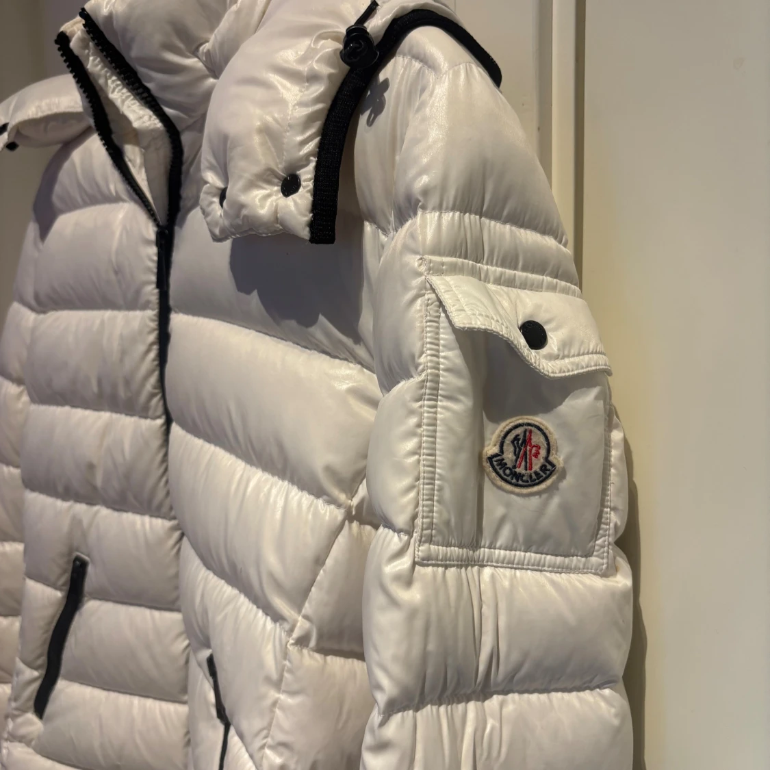 Vit Moncler pufferjacka med dragkedja - 1