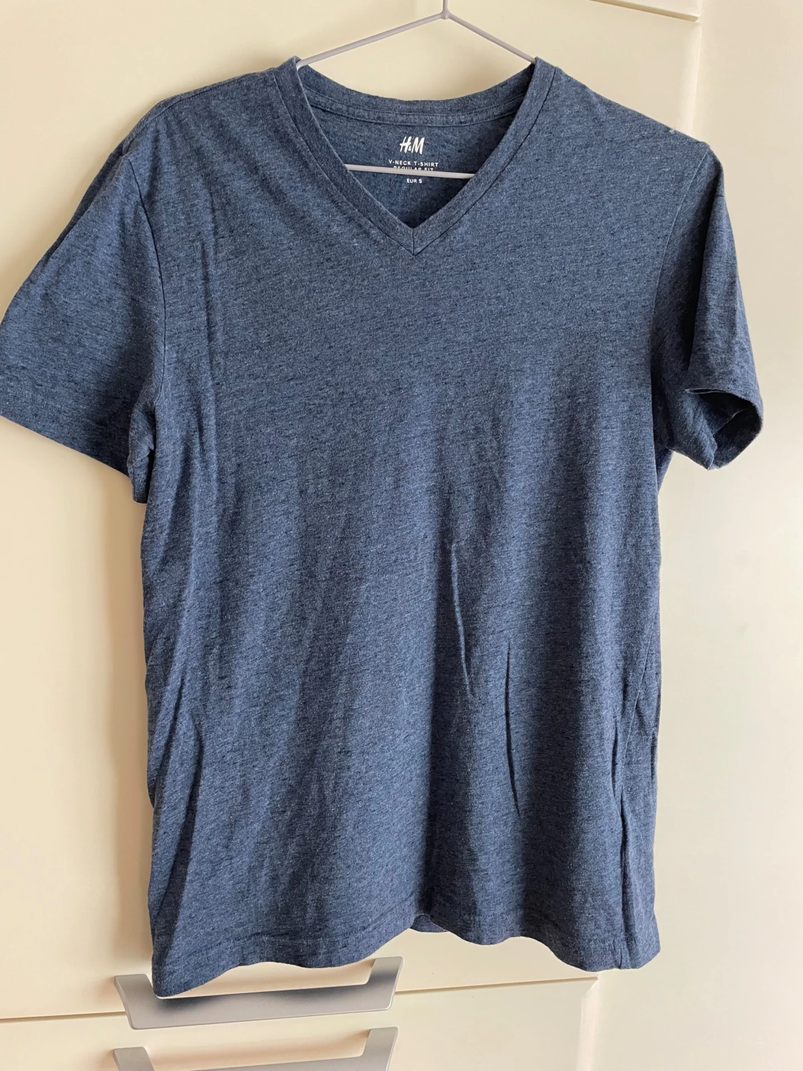 Blå v-ringad t-shirt från H&M